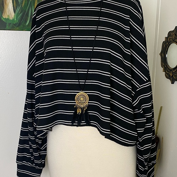Shein black white horizontal stripes long sleeve wide cuff cropped comfy top 12 - Picture 3 of 9